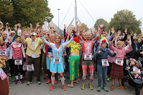 6. Münchner Trachtenlauf am 10.10.2015 im Rahmenprogramm des 30. München Marathons (©Foto: Martin Schmitz)